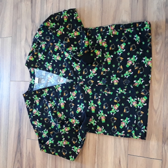 Leprechauns/Pot of Gold Scrub jacket - Picture 11 of 11